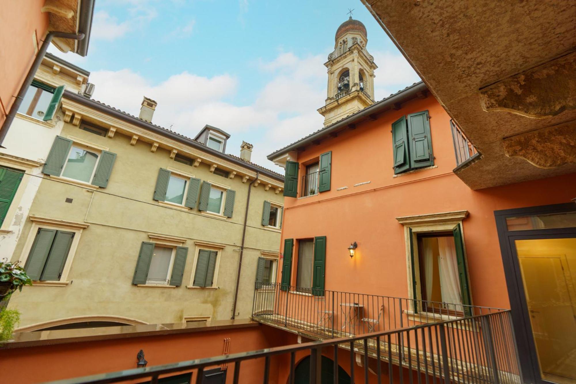 Domus Verona - Elegante Residenza Satiro ภายนอก รูปภาพ